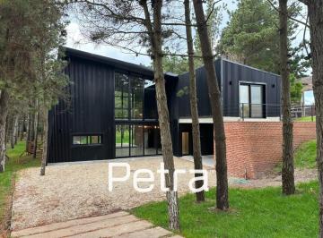 Casa · 260m² · 5 Ambientes · 2 Cocheras · Casa en Venta en Costa Esmeralda