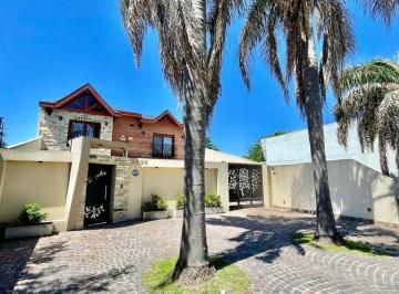 Casa · 370m² · 5 Ambientes · 3 Cocheras · Casa Quinta en Alquiler en Martínez, San Isidro, G. B. a. Zona Norte