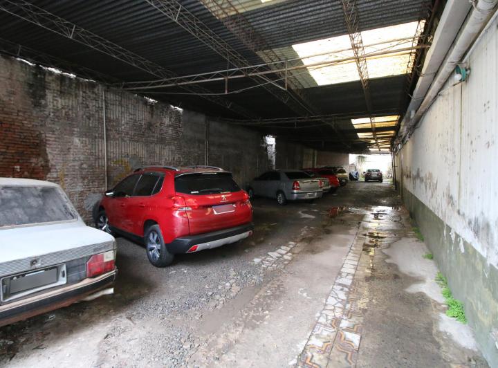 Casa · 120m² · 4 Ambientes · 20 Cocheras