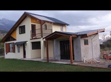 Casa · 92m² · 3 Ambientes · El Bolson. Casa a Estrenar en Arrayanes