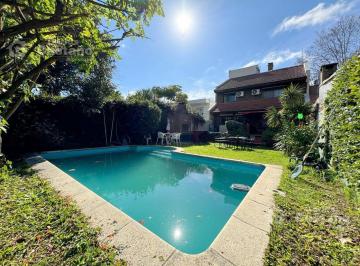 Casa · 224m² · 7 Ambientes · 4 Cocheras · Solida Casa 7 Amb. con Garaje y Fondo con Piscina a 3/c de Av Maipu.