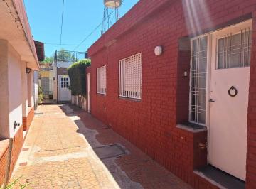 Casa · 65m² · 4 Ambientes · Casa Interna 2 Dorm. en Venta - Barrio Sarmiento