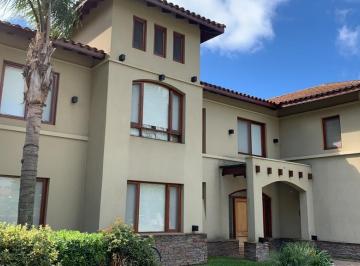 Casa de 10 ambientes, Berazategui · Casa en Country Club El Carmen