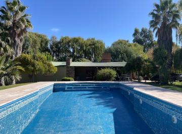 Quinta vacacional de 4 ambientes, Cuadro Benegas · Espectacular Casa Quinta Construida Sobre un Terreno de 1,45 Hectáreas