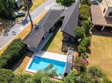 Casa · 861m² · 3 Dormitorios · 2 Cocheras · Casa en San Marino (Funes Hills)