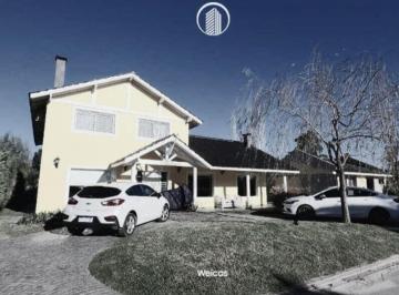 Casa · 265m² · 6 Ambientes · 4 Cocheras · Venta Casa Financiada con Sauna y Gym en Boca Raton