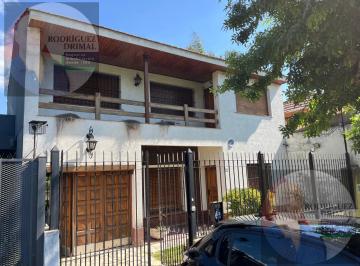 Casa · 333m² · 5 Ambientes · 3 Cocheras · Casa en Turdera 3 Dorm. Cochera y Quincho