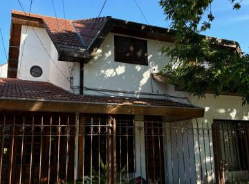 Casa de 6 ambientes, Vicente López · Chalet Lote Propio en Zona Residencial.