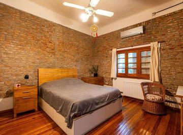 Casa · 135m² · 5 Ambientes · 1 Cochera · Venta Casa en Alberdi de 2 Dorm.