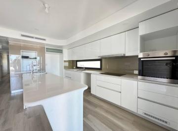 Departamento · 158m² · 5 Ambientes · 2 Cocheras · Venta Departamento de Tres Dorm., Balcón con Parrillero, Cochera Doble y Amenities. Centro Río