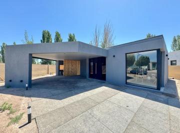 Casa · 206m² · 3 Dormitorios · 2 Cocheras · Casa en Lar de Vieytes III
