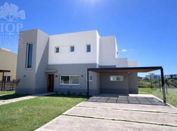 Casa · 173m² · 4 Ambientes · Casa en Dos Plantas Al Agua