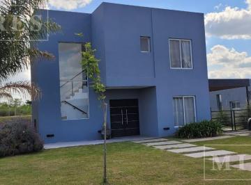Casa · 145m² · 4 Ambientes · 2 Cocheras · Apto Crédito Casa en Venta en Área 10 San Sebastián