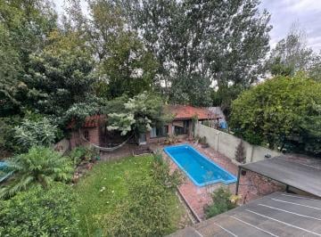 Casa · 260m² · 6 Ambientes · 1 Cochera · Casa en Ciudad Jardín Sobre Terreno de 363 m²