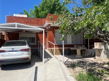 Casa de 4 ambientes, Villa Carlos Paz · Barrio Malvinas Chalet Refaccion a Nuevo C/gas Natural y Cloacas