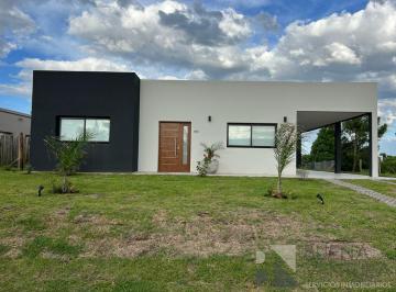 Casa · 133m² · 3 Dormitorios · 2 Cocheras · Venta de Casa Costa Esmeralda Barrio Ecuestre