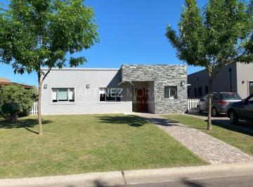 Casa · 147m² · 4 Ambientes · 2 Cocheras · Casa en Venta en San Eduardo, Pilar del Este, Pilar