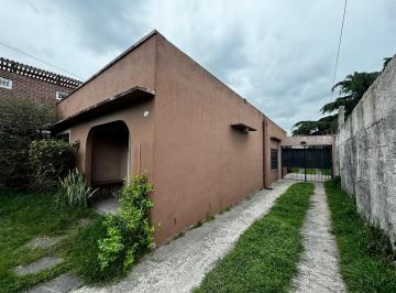 Casa · 149m² · 3 Ambientes · 5 Cocheras · Venta de Casa con Gran Terreno de 10 X 49 m - Morón