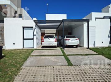 Casa · 72m² · 4 Ambientes · 1 Cochera · Prados de Manantiales, Duplex de 2 Dorm.. Entrega Inmediata!