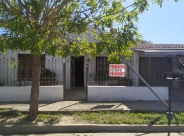 Casa · 244m² · 5 Ambientes · 1 Cochera · Impecable Casa en Barrio Ituzaingo Anexo Sobre Calle Asfaltada Ref.:1898