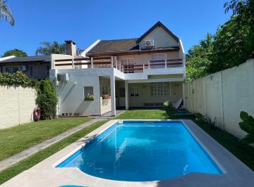 Casa · 300m² · 5 Ambientes · 3 Cocheras · Impecable Casa con Quincho y Pileta | 4 Dorm Mas Gran Play