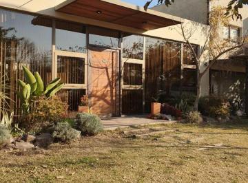 Casa · 260m² · 10 Ambientes · 1 Cochera · Venta - Casa - Jardin Claret - Barrio Cerrado - Seguridad - 3 Dorm - Patio