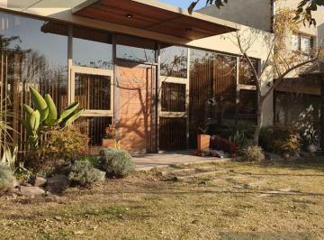 Casa · 260m² · 10 Ambientes · 1 Cochera · Venta - Casa - Jardin Claret - Barrio Cerrado - Seguridad - 3 Dorm - Patio