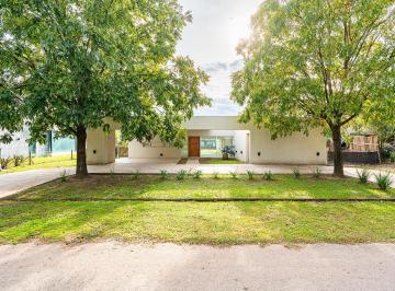Casa · 320m² · 8 Ambientes · 2 Cocheras · Oportunidad Casa en Kentucky Barrio Privado Funes