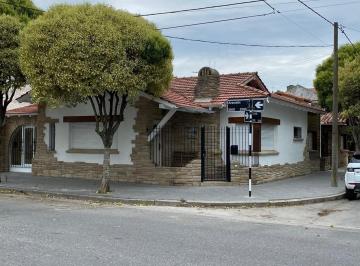 Casa · 175m² · 6 Ambientes · Chalet en Venta Zona Guemes 5 Amb