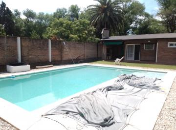 Casa · 80m² · 5 Ambientes · 1 Cochera · Casa en Funes