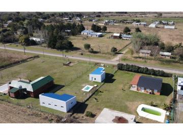 Casa · 101m² · 4 Ambientes · 2 Cocheras · Quinta con Pileta en Antelo Sobre Amplio Terreno de 750 M&sup2;! 2 Construcciones! - Antelo, Entre Ríos