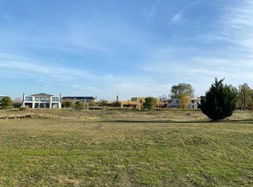 Terreno · 1799m² · Lote en Venta Sobre Cancha de Golf en El Tonó - Pilará - Pilar