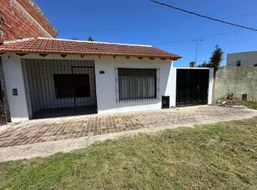 Casa de 3 ambientes, La Plata · Casa en Venta 2 Dorm. Calle 145 Bis Entre 33 y 34 San Carlos, La Plata.
