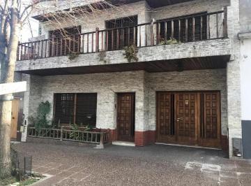 Casa · 160m² · 4 Ambientes · 3 Cocheras · Casa de 4 Amb en Dos Plantas con Fondo