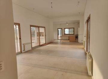 Casa de 5 ambientes, Luján · Dueño Vende Casa a Estrenar Al Golf Everlinks