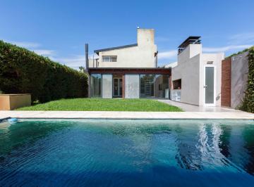 Casa · 144m² · 5 Ambientes · 3 Cocheras · Venta/permuta - Casa 3 Dorm.. Alvear.