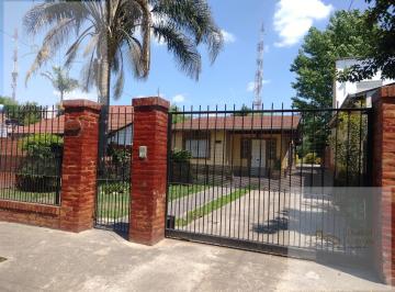Casa · 204m² · 6 Ambientes · 3 Cocheras · Chalet con Parque en López Camelo!