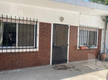 Casa · 87m² · 4 Ambientes · 2 Cocheras · Casa en Venta - 4 Ambientes - Malvinas Argentinas