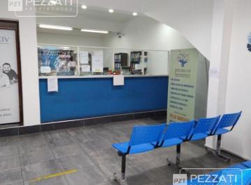 Local comercial · 180m² · Z/ Plaza Mitre - 2 Locales Unificados - 5 Privados - Office - Batería de Baños.