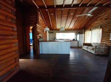Casa · 196m² · 3 Ambientes · Casa en Barrio Los Castaños
