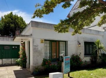 excelente oportunidad para destino profesional o comercial, en la zona aledaña a · Casa Zona Hospital Privado