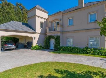 Casa · 230m² · 4 Ambientes · 2 Cocheras · Venta| Casa 4 Ambientes | Arenas del Sur