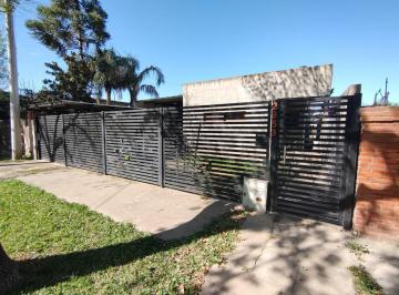 Casa · 127m² · 3 Ambientes · 1 Cochera · Venta Casa 2 Dorm. con Cochera y Jardín - Pueblo Esther
