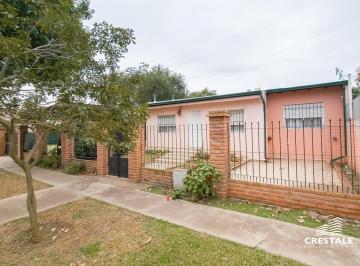 Casa · 124m² · 4 Ambientes · 2 Cocheras · Venta Casa en Profesional Country Club Funes