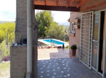 Casa de 4 ambientes, Villa Parque Siquiman · Alquiler Siquiman |desestrésate en Esta Piscina con Vistas a La Montaña.