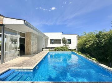 Casa · 245m² · 4 Ambientes · 1 Cochera · Chalet con Pileta en Sierra de Los Padres