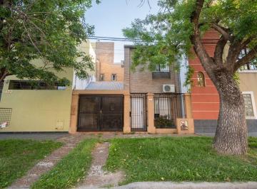 Casa · 122m² · 4 Ambientes · 1 Cochera · Casa en Venta en Candioti Norte