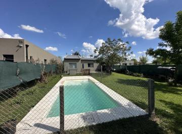 Casa · 78m² · 3 Ambientes · 2 Cocheras · Venta Casa 2 Dorm. con Piscina en Los Cedros, Roldan.