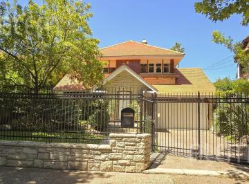 Casa · 319m² · 5 Ambientes · 2 Cocheras · Casa en Venta en Banfield | 4 Dorm.