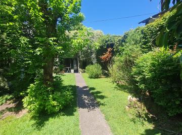 Casa de 3 ambientes, Floresta · Casa 3 Ambientes con Jardin, Parrilla y Entrada Para 2 Autos, Excelente Estado.